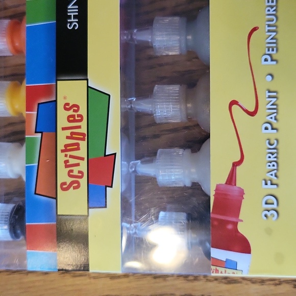 Scribbles 3D Fabric Paint Shiny - Picture 2 of 7